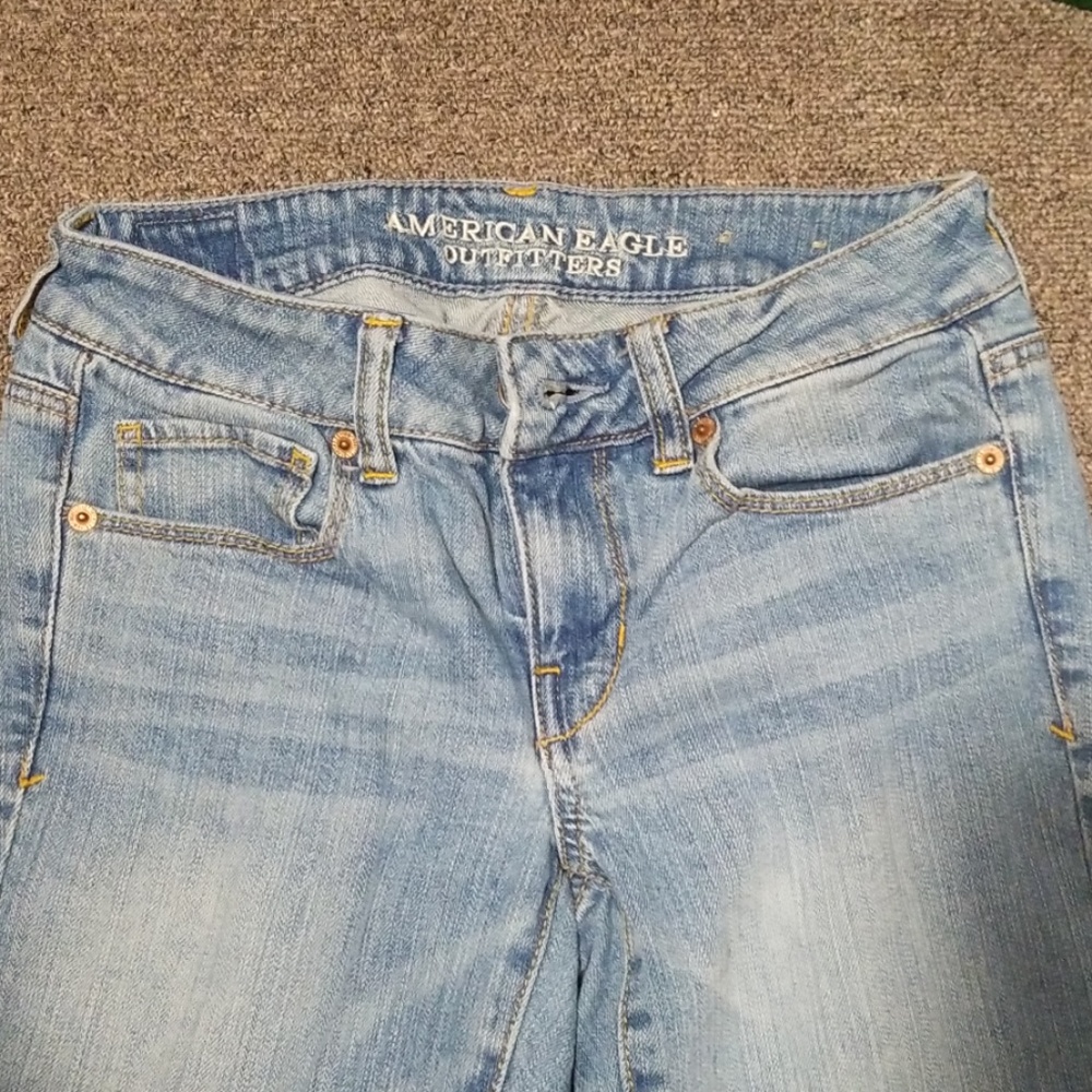 American Eagle light wash jeans size 2 short